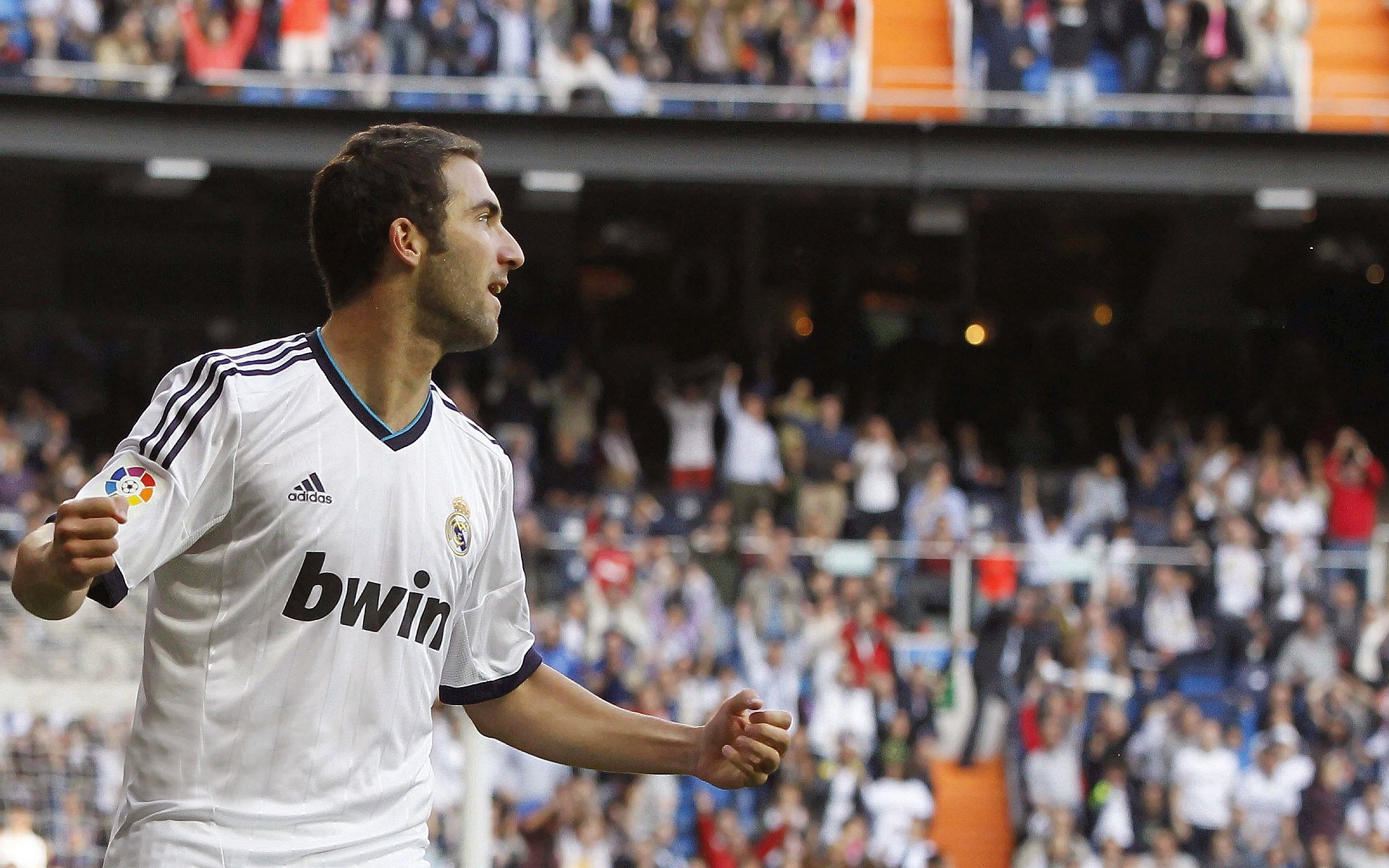 开云竞猜官网-史上最“燃”关键三分：哪一球让现场沸腾？